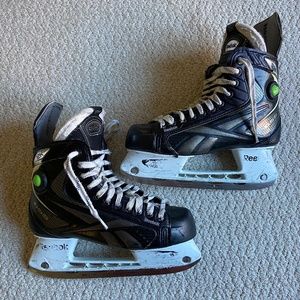 MENS REEBOK 12K SR PUMP HOCKEY SKATES - SIZE 6